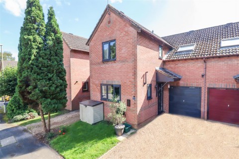 View Full Details for Oaken Copse, Church Crookham, Fleet